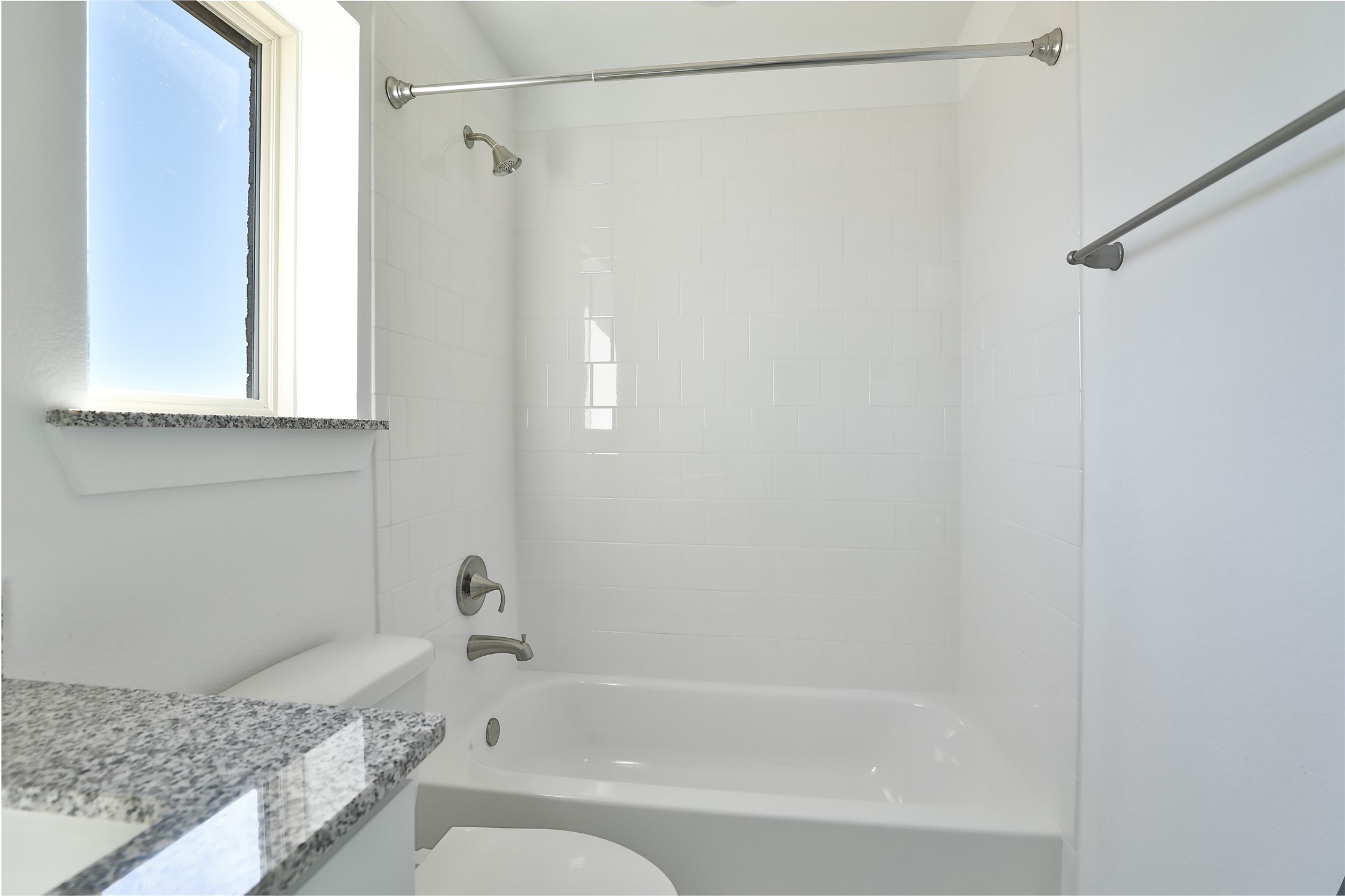 4222 Ana Ridge Lane Fulshear, TX 77441 - Photo 38 of 50 Third bedroom bath