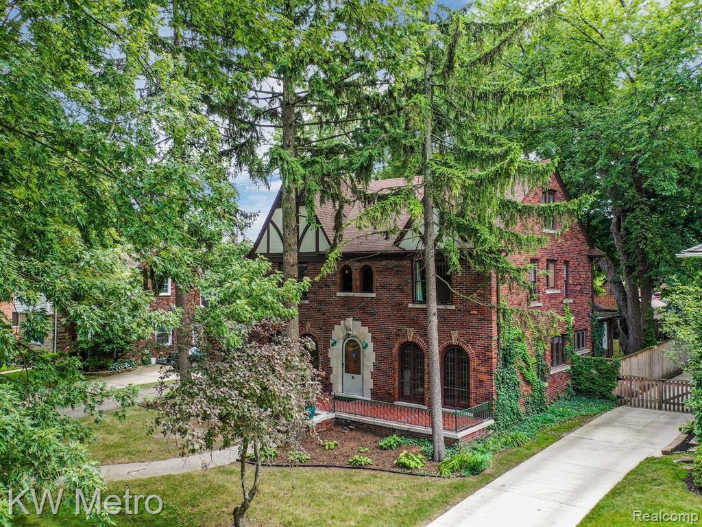 1235 Yorkshire Road Grosse Pointe Park, MI 48230 - Photo 5 of 51
