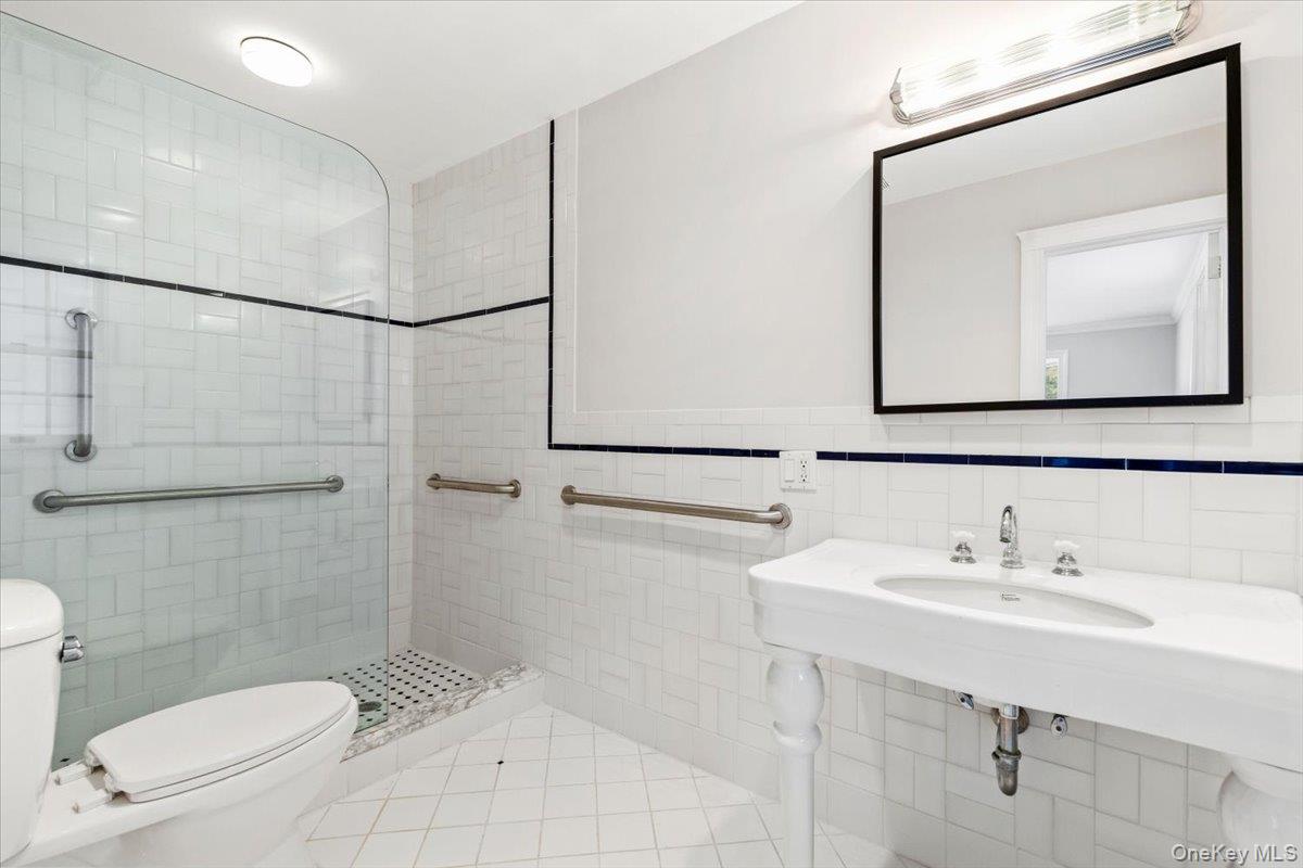 110 Oliver Road Bedford, NY 10506 - Photo 5 of 33 a bathroom with a toilet a sink and mirror
