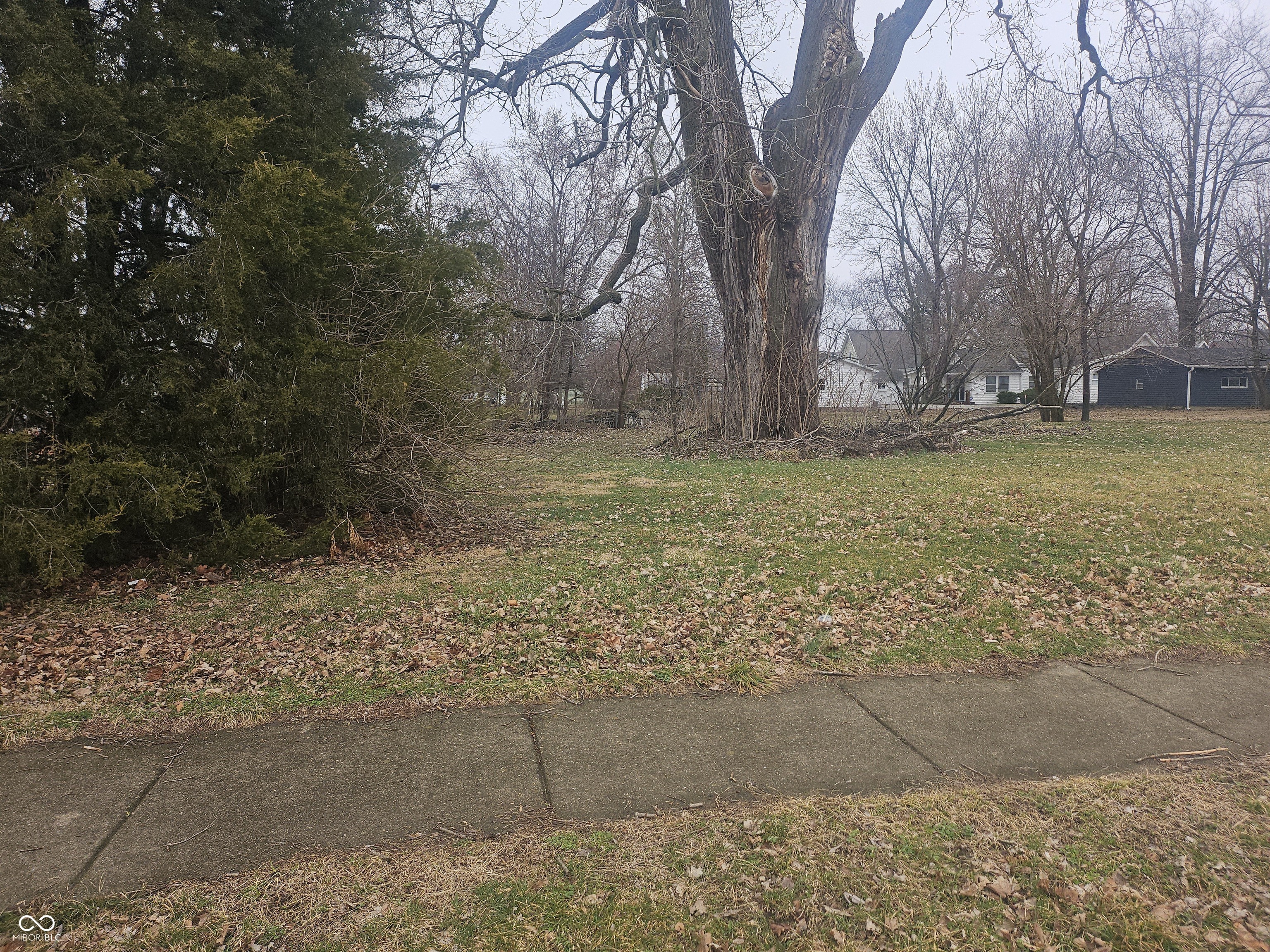 218 Douglas Street Greenfield, IN 46140 - Photo 1 of 4