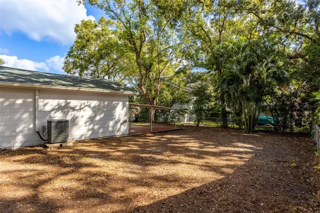a view of a yard with an tree
