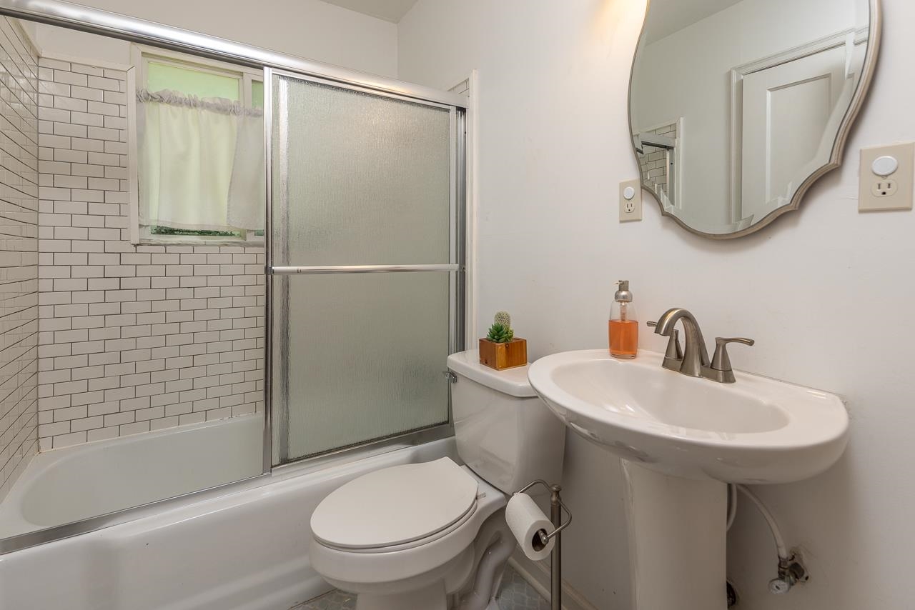 4611 Sea Isle Road Memphis, TN 38117 - Photo 18 of 24 a bathroom with a sink toilet and shower