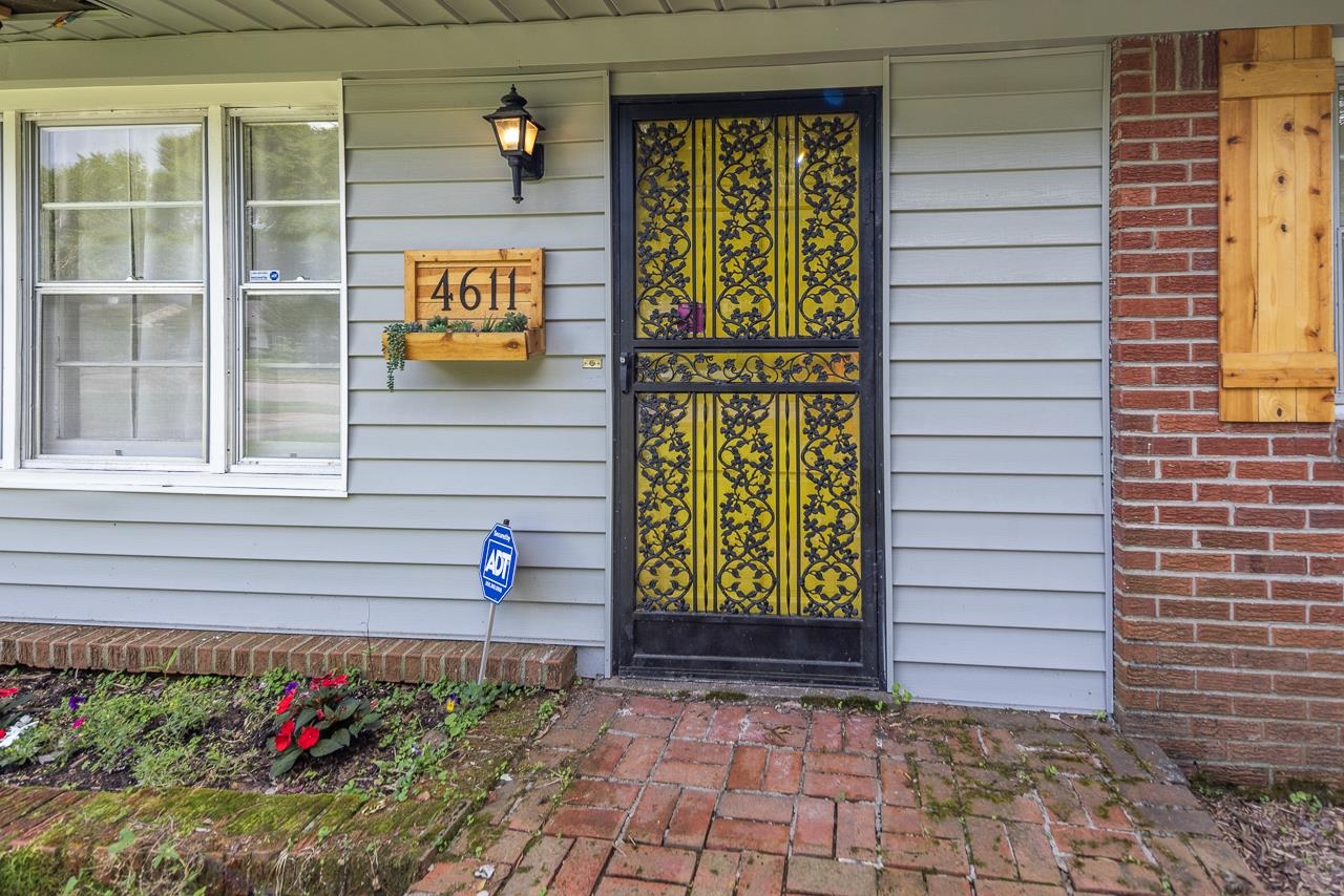 4611 Sea Isle Road Memphis, TN 38117 - Photo 3 of 24 a view of entrance