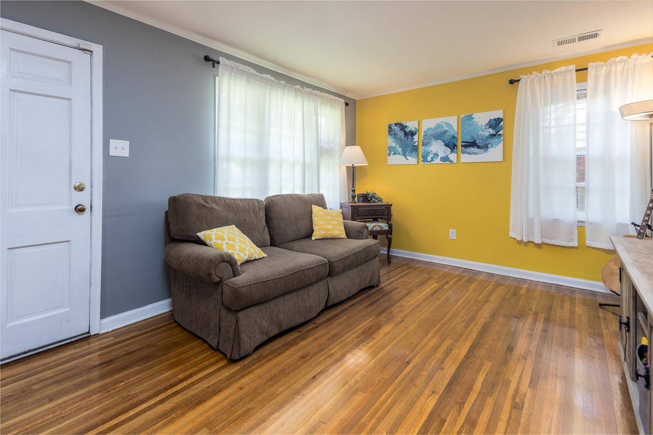 4611 Sea Isle Road Memphis, TN 38117 - Photo 9 of 24 a living room with furniture and a wooden floor