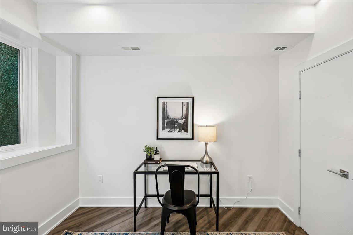 2429 Ontario Road Northwest, Unit 2 Washington, DC 20009 - Photo 29 of 52