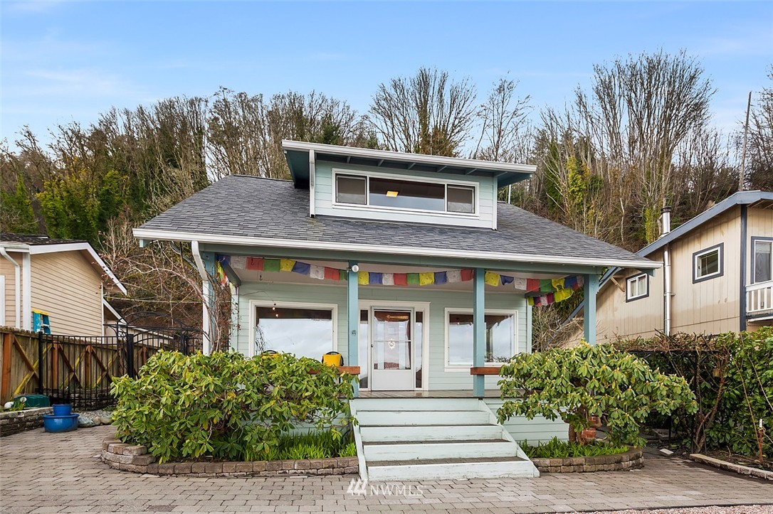 26328 Pillsbury Road Southwest Vashon, WA 98070 - Photo 1 of 24 Gallery Image 1