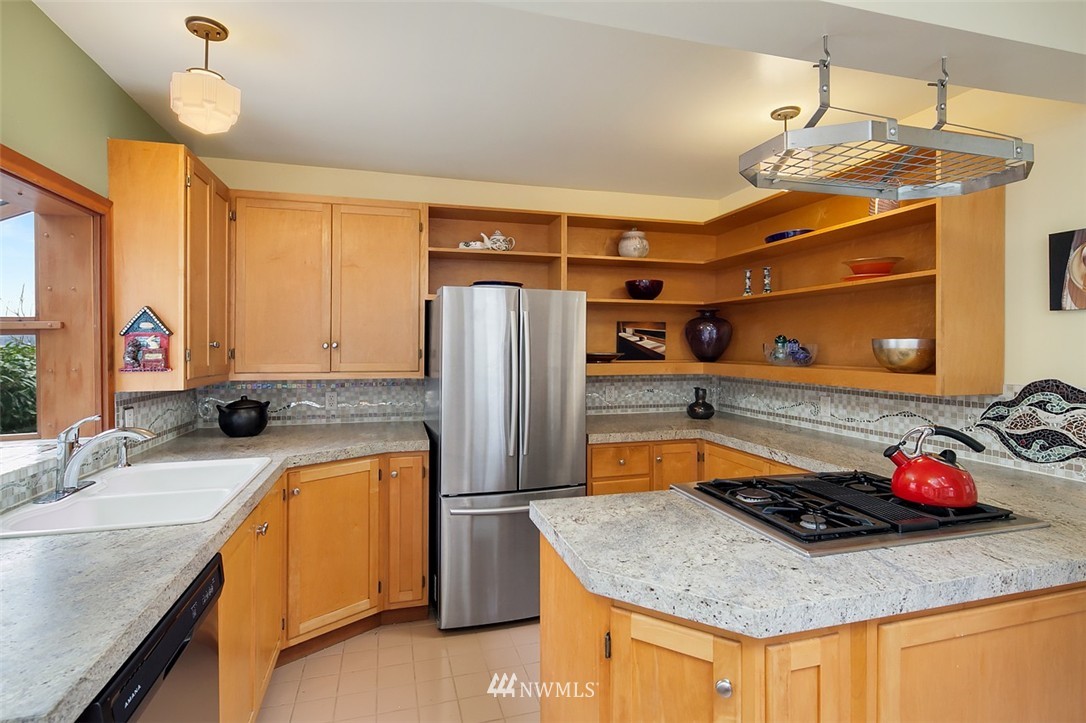 26328 Pillsbury Road Southwest Vashon, WA 98070 - Photo 9 of 24 Gallery Image 9