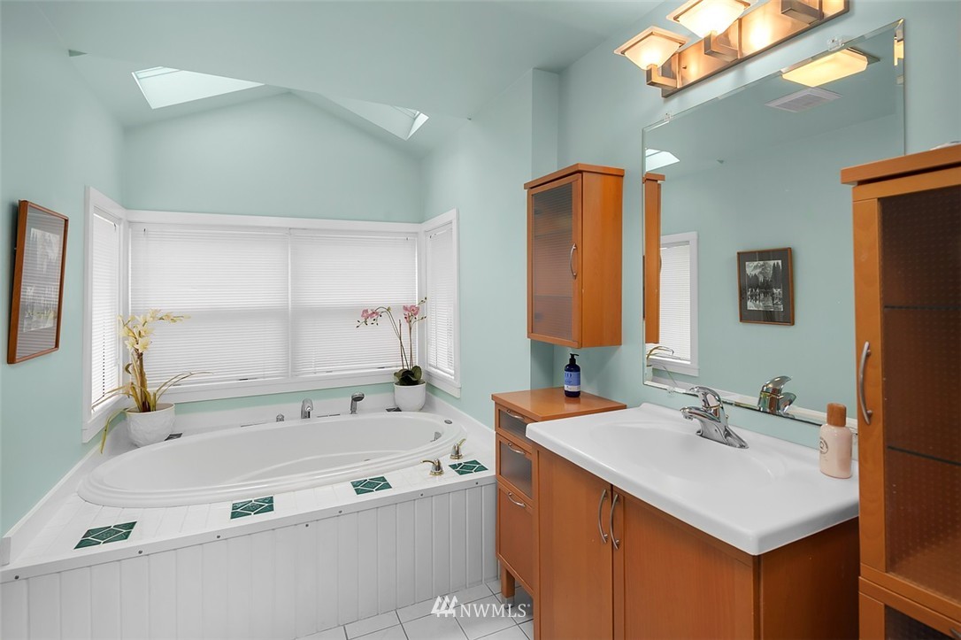 26328 Pillsbury Road Southwest Vashon, WA 98070 - Photo 10 of 24 Gallery Image 10