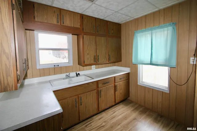 $92,900 | 2318 North Flora Avenue, Peoria, IL 61604