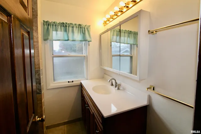 $92,900 | 2318 North Flora Avenue, Peoria, IL 61604