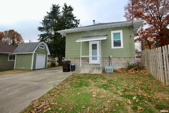 $92,900 | 2318 North Flora Avenue, Peoria, IL 61604