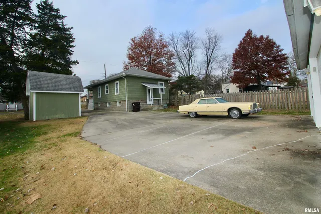 $92,900 | 2318 North Flora Avenue, Peoria, IL 61604