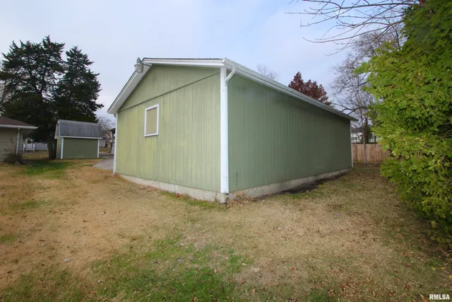 $92,900 | 2318 North Flora Avenue, Peoria, IL 61604