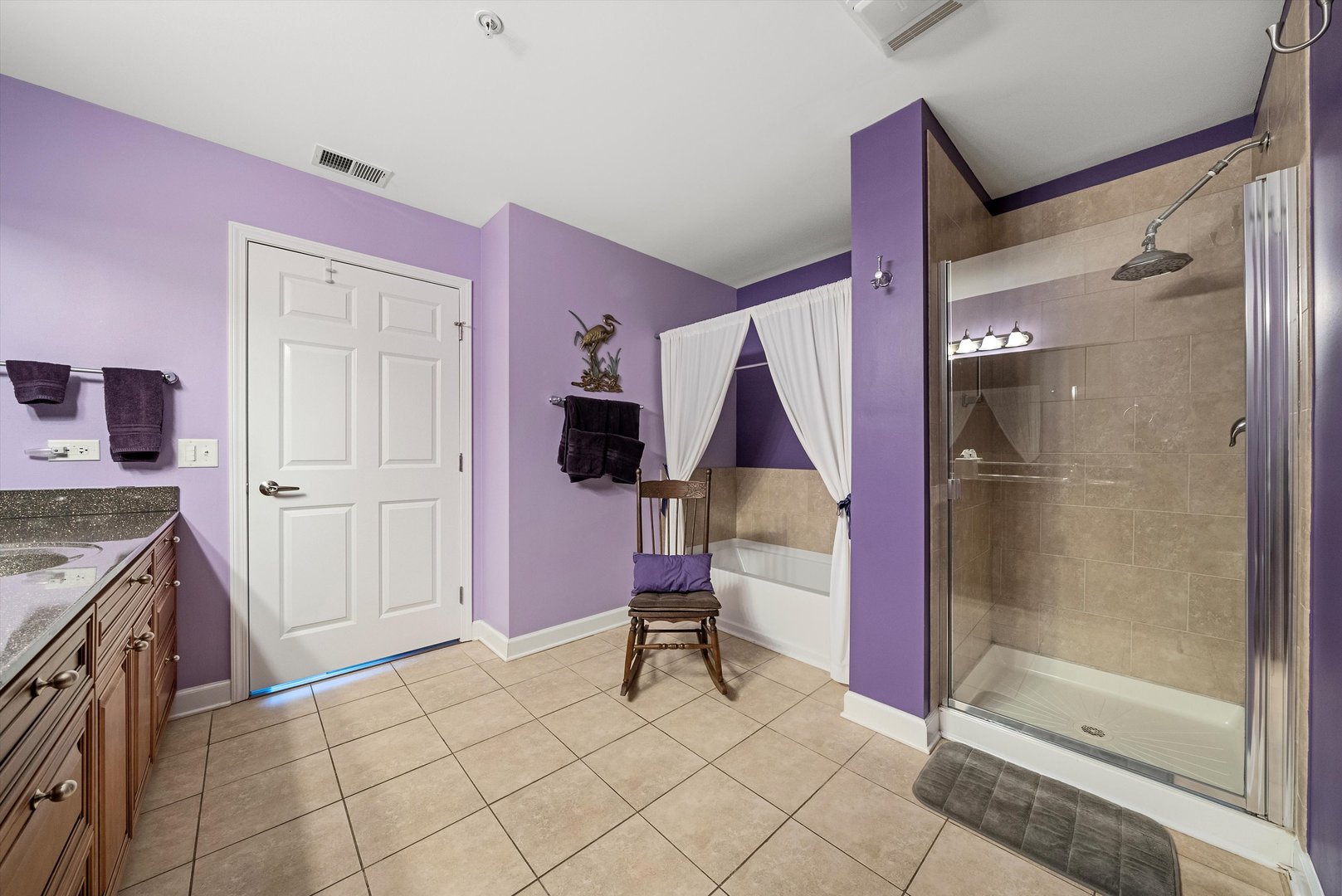 10 North Gilbert Street, Unit 314 South Elgin, IL 60177 - Photo 17 of 25 a room that has a bed and mirror in it