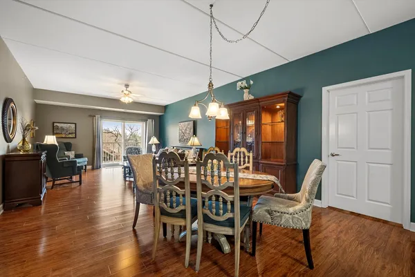 $305,500 | 10 North Gilbert Street, Unit 314, South Elgin, IL 60177