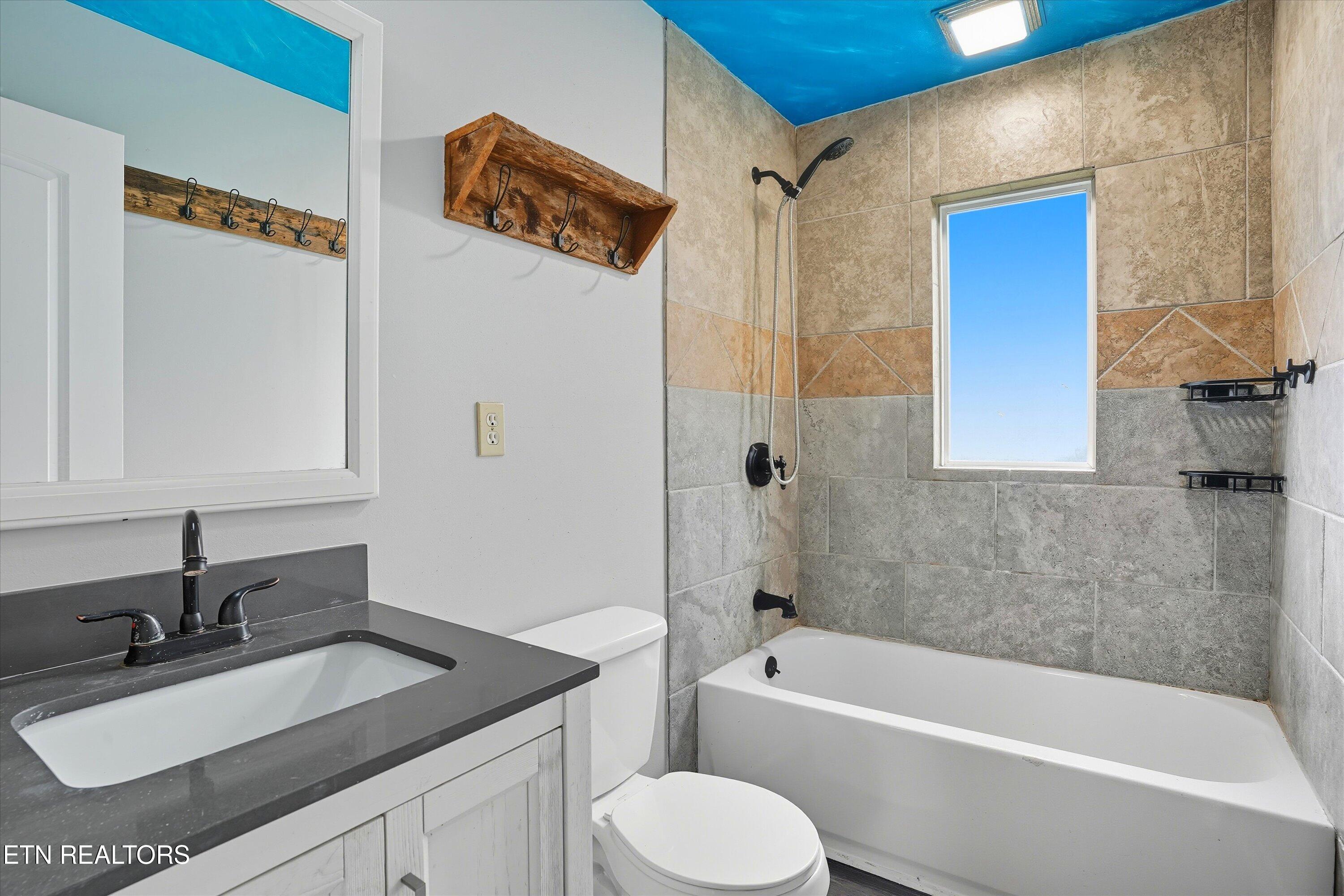 100-102 Howard Lane Oak Ridge, TN 37830 - Photo 12 of 25 35-100_Howard_Ln_Reshoot_010