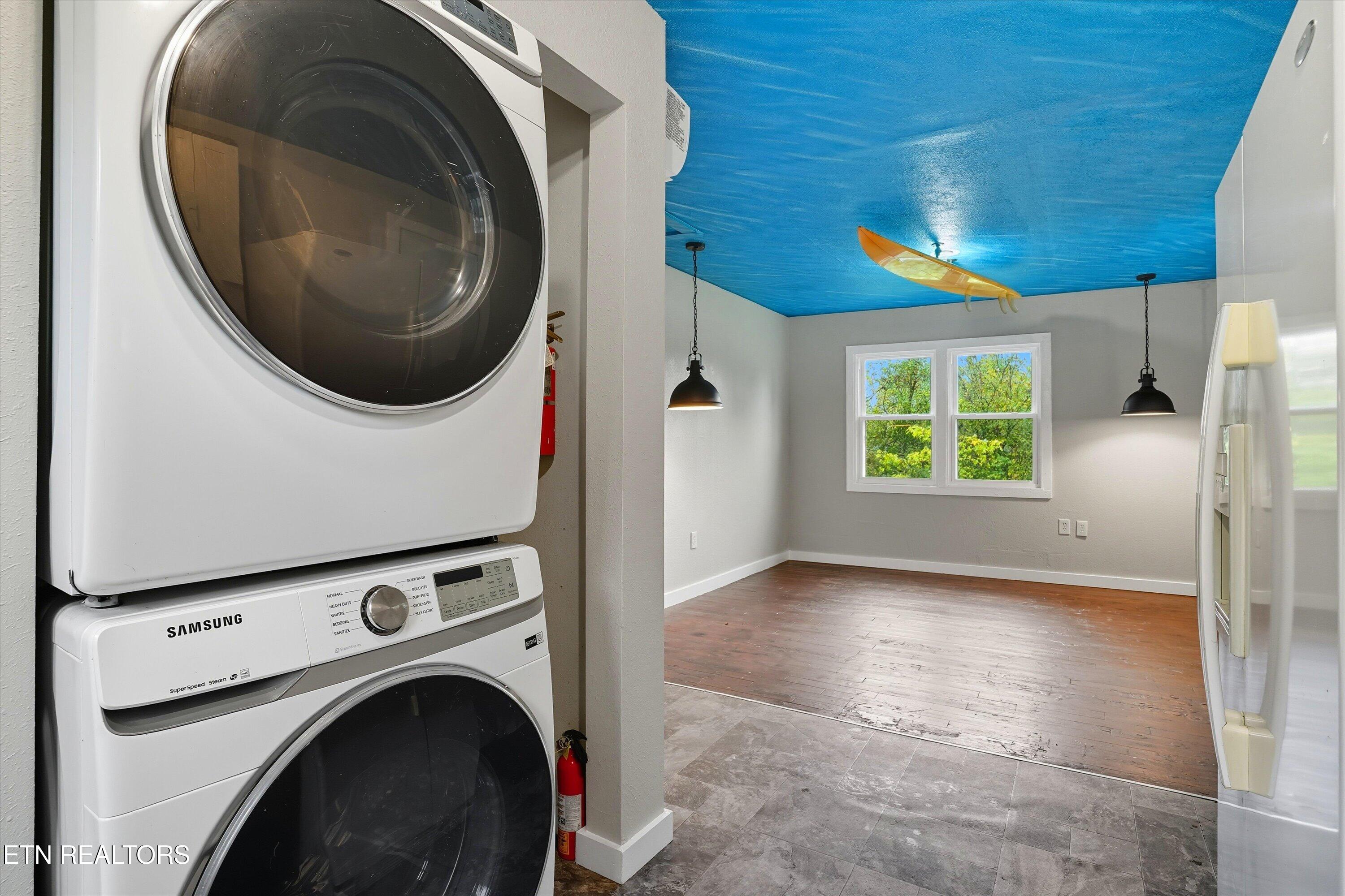 100-102 Howard Lane Oak Ridge, TN 37830 - Photo 9 of 25 32-100_Howard_Ln_Reshoot_007