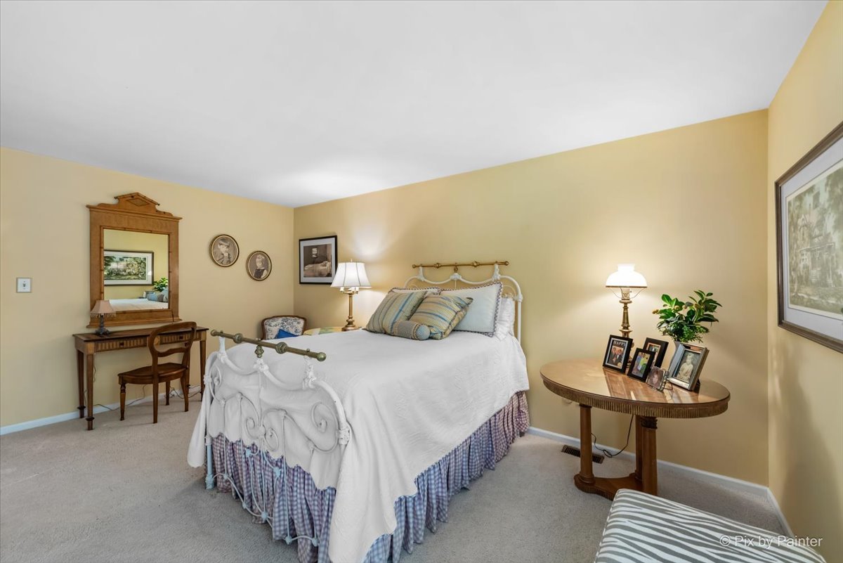 321 Shoreline Road, Unit B Lake Barrington, IL 60010 - Photo 25 of 39 Gallery Image 25