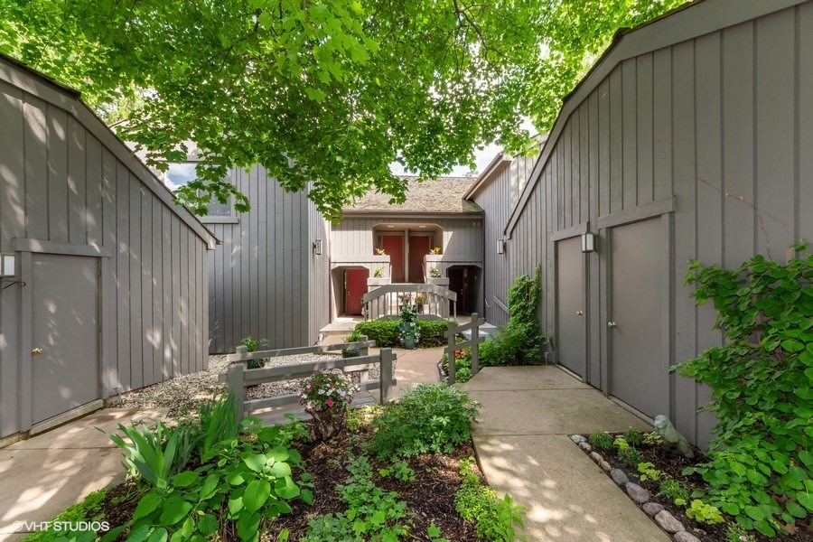 321 Shoreline Road, Unit B Lake Barrington, IL 60010 - Photo 7 of 39 Gallery Image 7