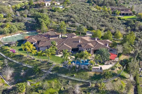 a view of houses with yard