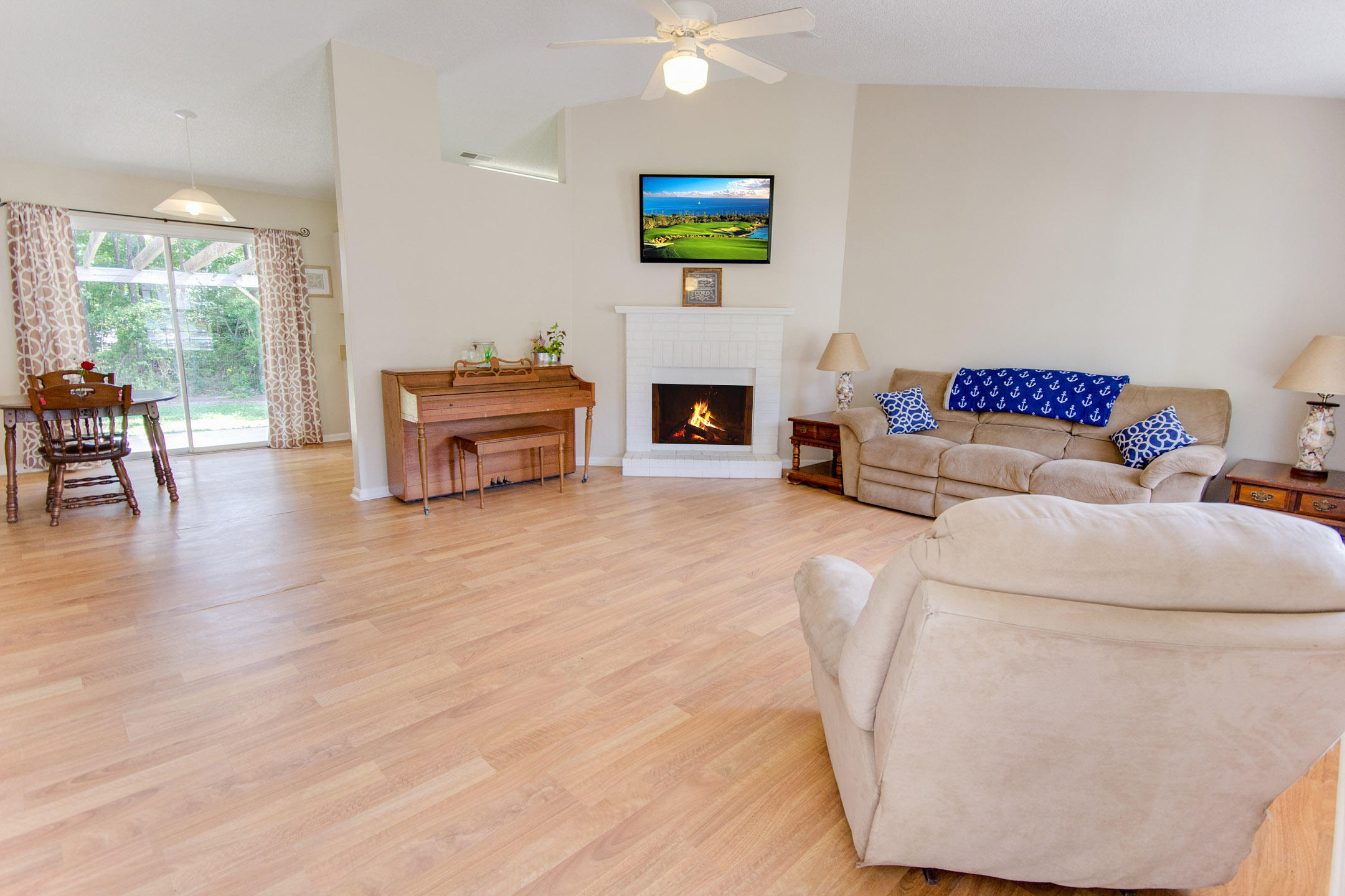 132 Jigsaw Road Summerville, SC 29485 - Photo 2 of 16 Bright and open family room!