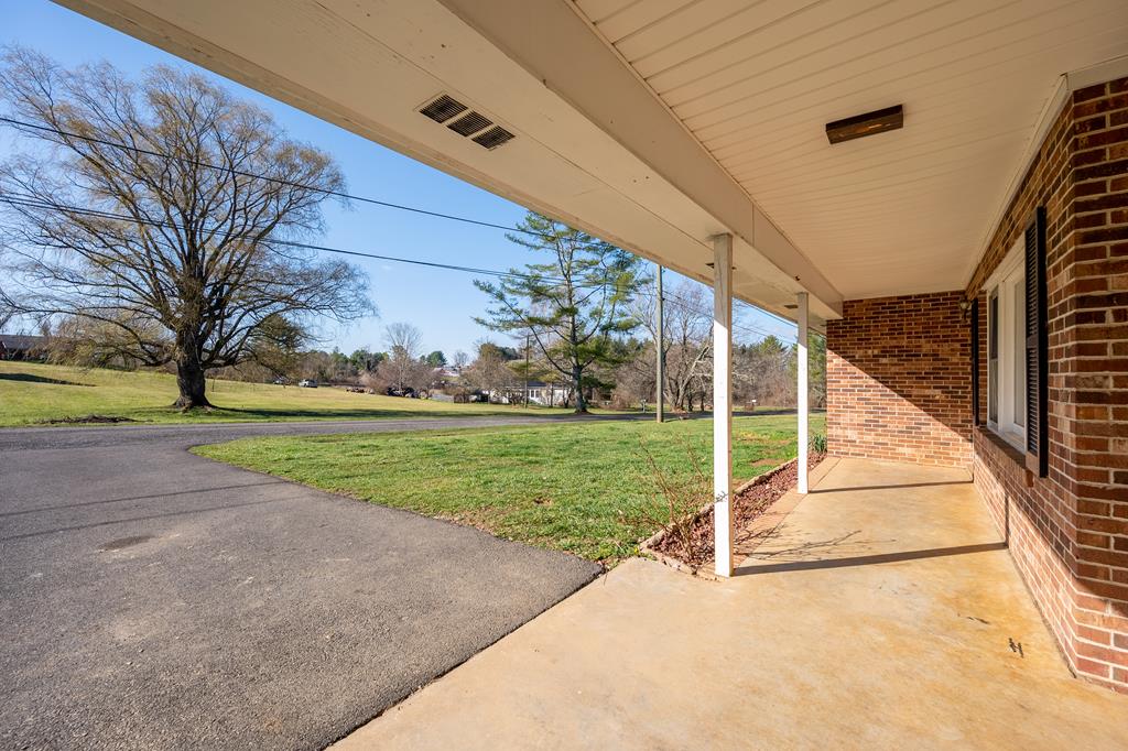 209 Rabbits Run Woodlawn, VA 24381 - Photo 36 of 53 Gallery Image 36