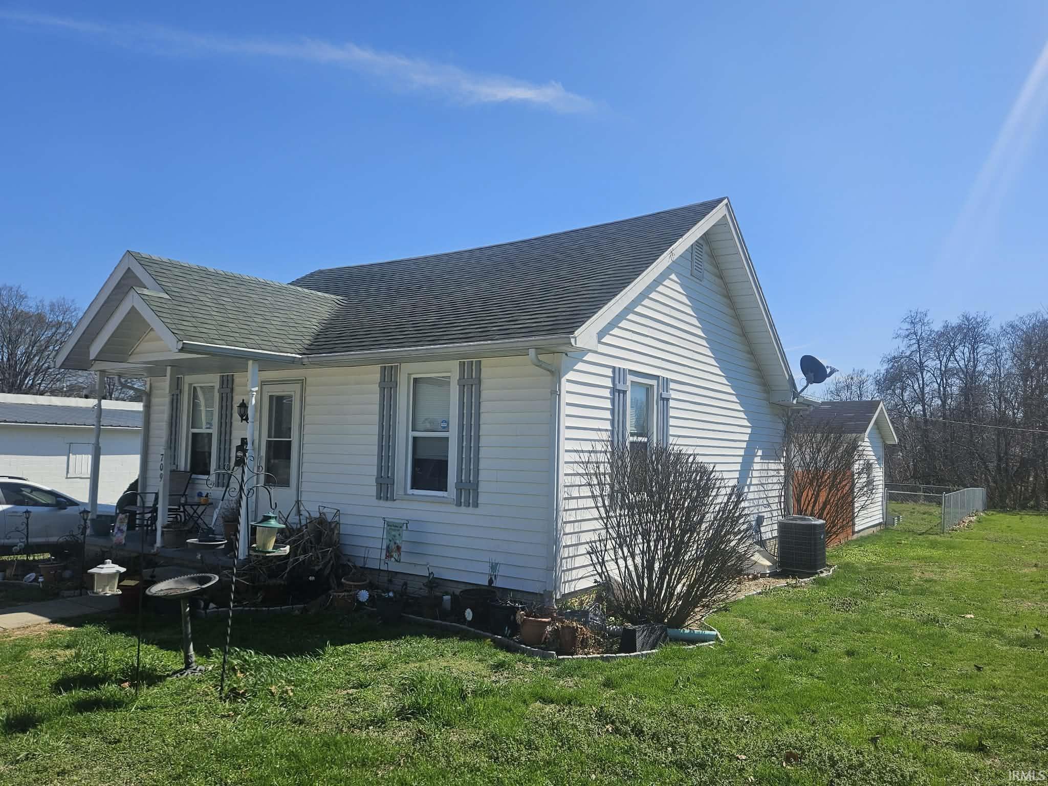 709 Graham Street Washington, IN 47501 - Photo 2 of 7