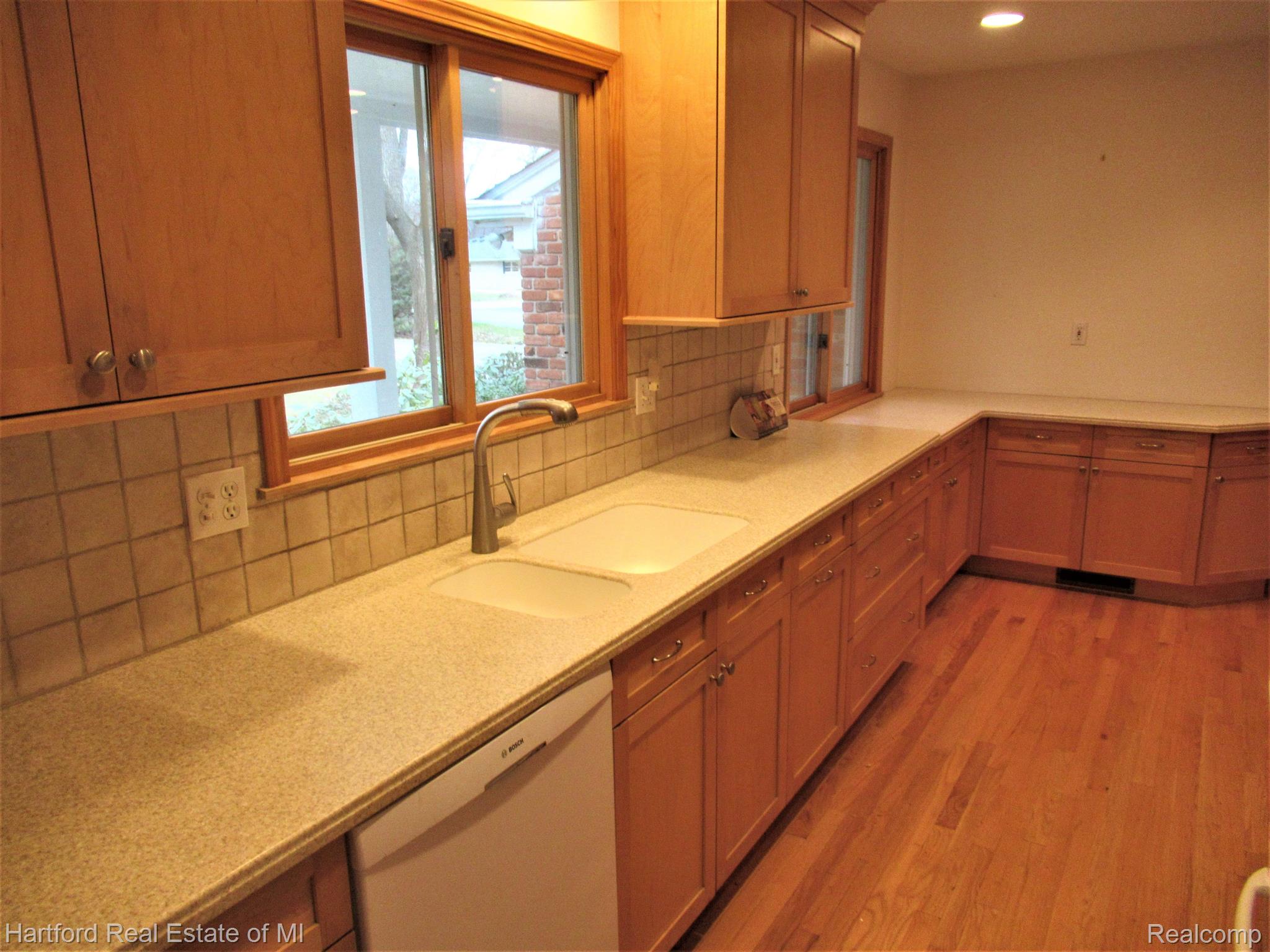 29069 Utley Road Farmington, MI 48334 - Photo 9 of 27 Gallery Image 9