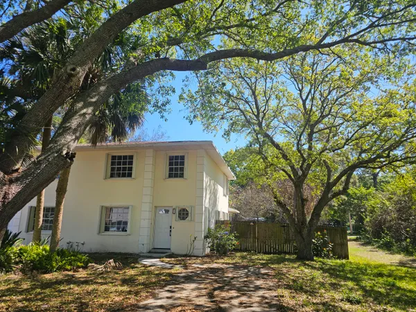 $2,200 | 1406 36th Avenue, Vero Beach, FL 32960