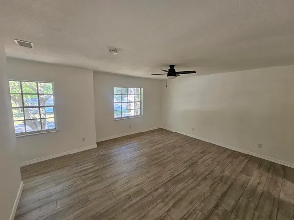 $2,200 | 1406 36th Avenue, Vero Beach, FL 32960