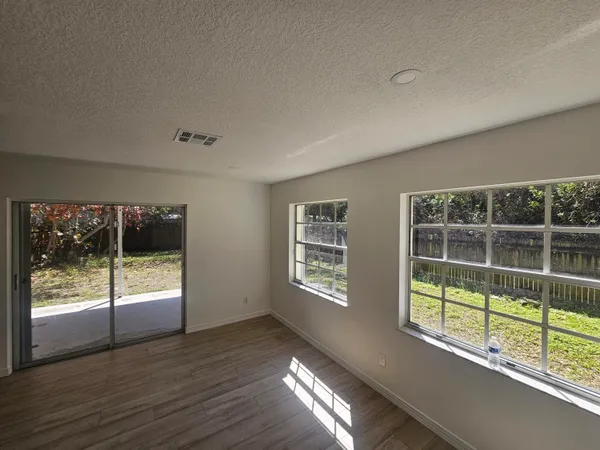 $2,200 | 1406 36th Avenue, Vero Beach, FL 32960