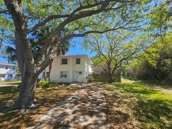 $2,200 | 1406 36th Avenue, Vero Beach, FL 32960