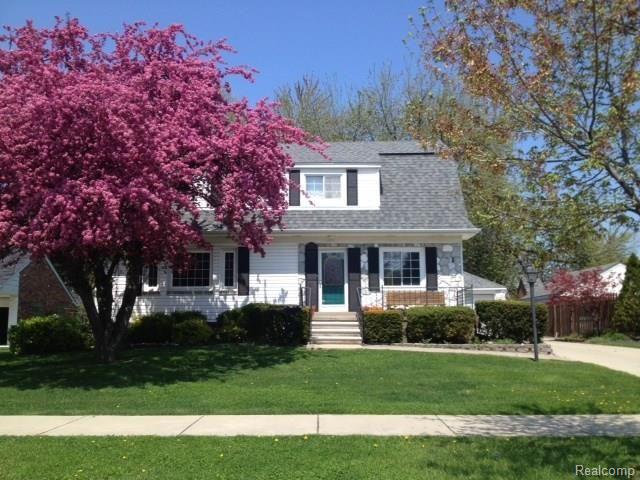 1582 Hawthorne Road Grosse Pointe, MI 48236 - Photo 1 of 36 IMG_2803.JPG