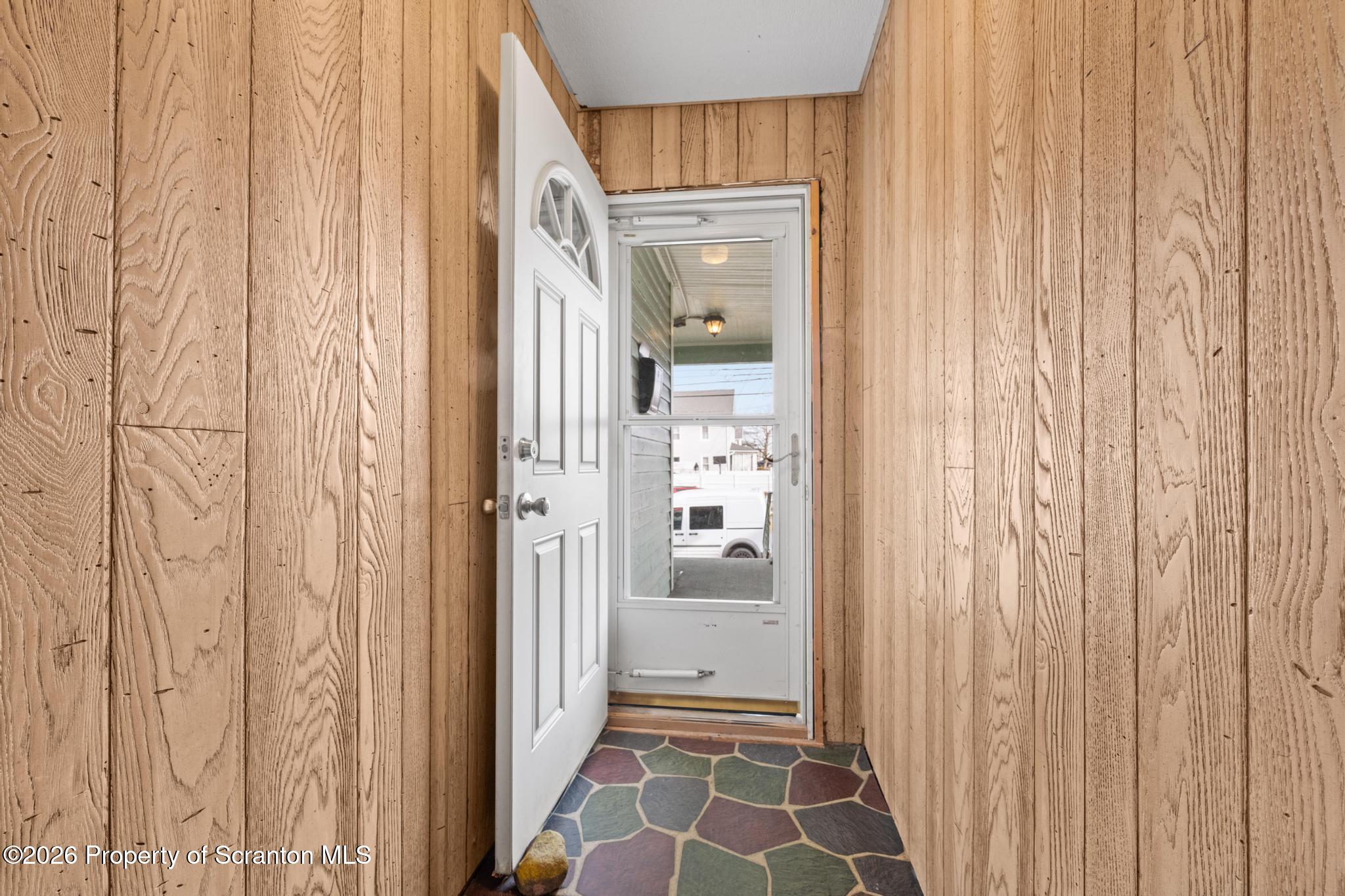 321 Ferdinand Street Scranton, PA 18508 - Photo 3 of 22 DSC_4233