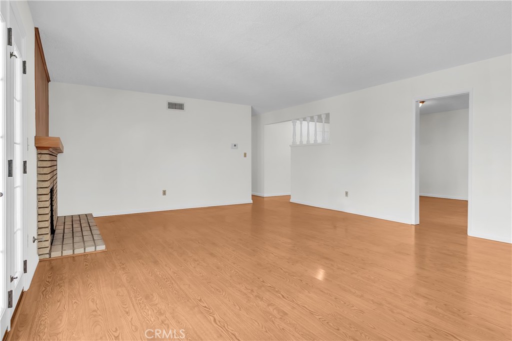 2874 Heather Road Long Beach, CA 90815 - Photo 7 of 37 Living room