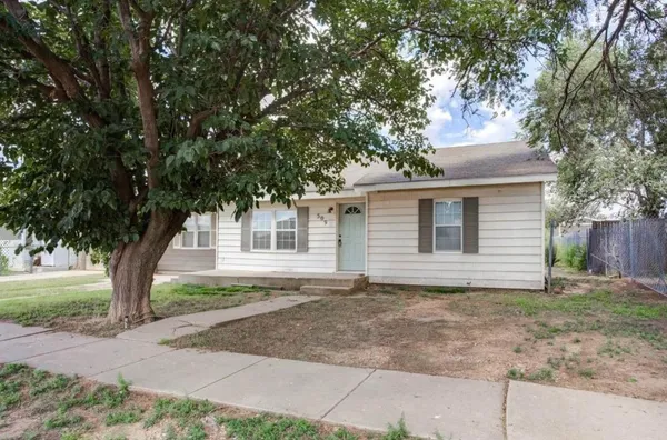$995 | 509 East Queens Street, Lubbock, TX 79403
