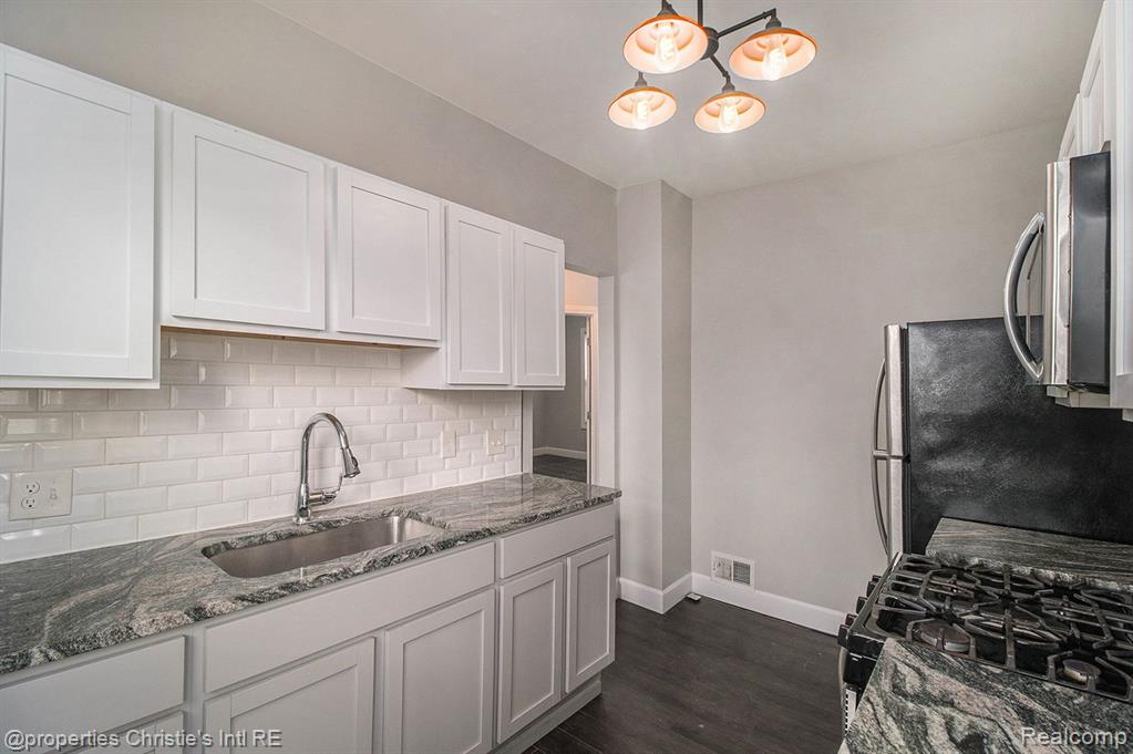 504 Harmon Street Detroit, MI 48202 - Photo 10 of 14