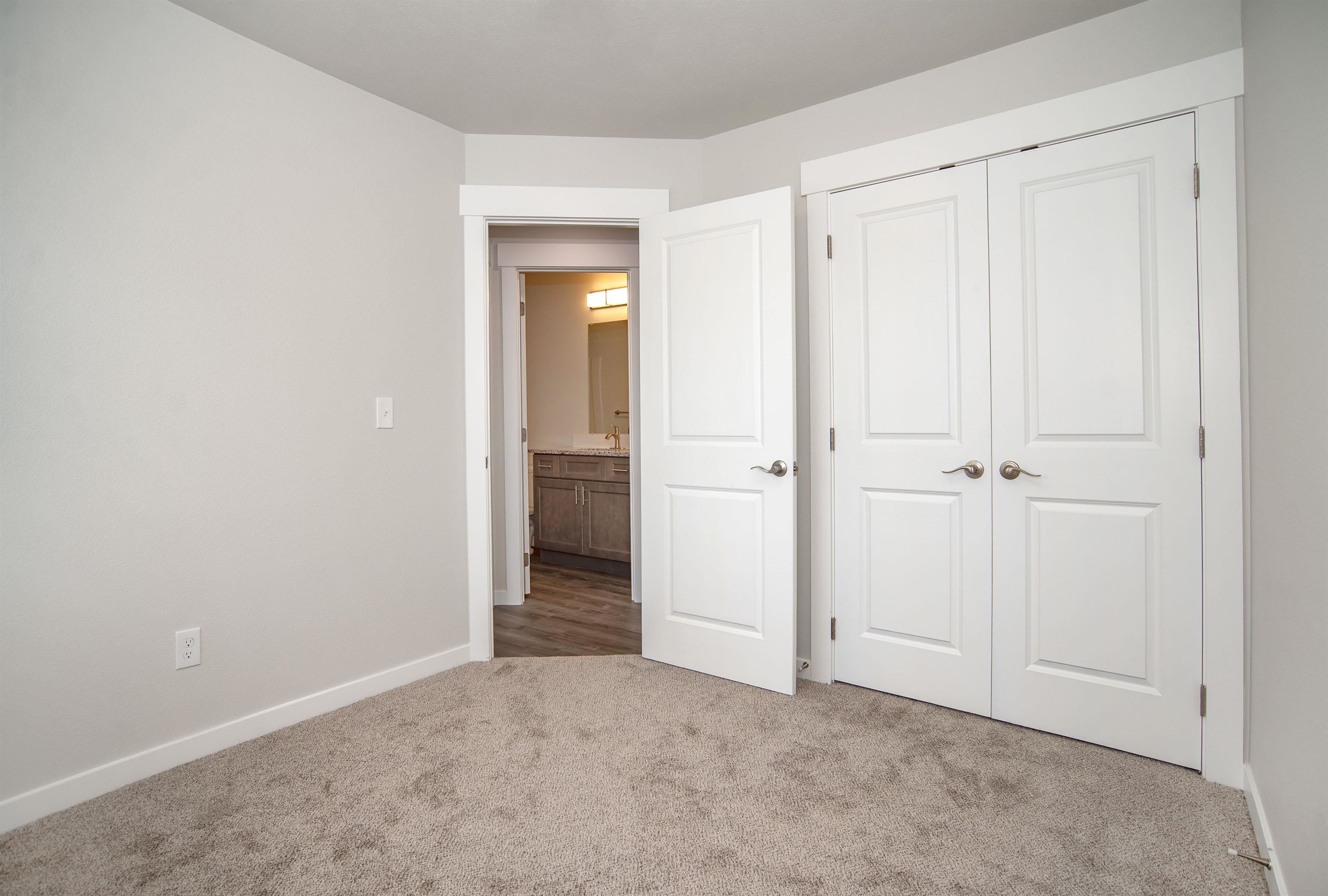 818 West Augusta Avenue Spokane, WA 99205 - Photo 14 of 19