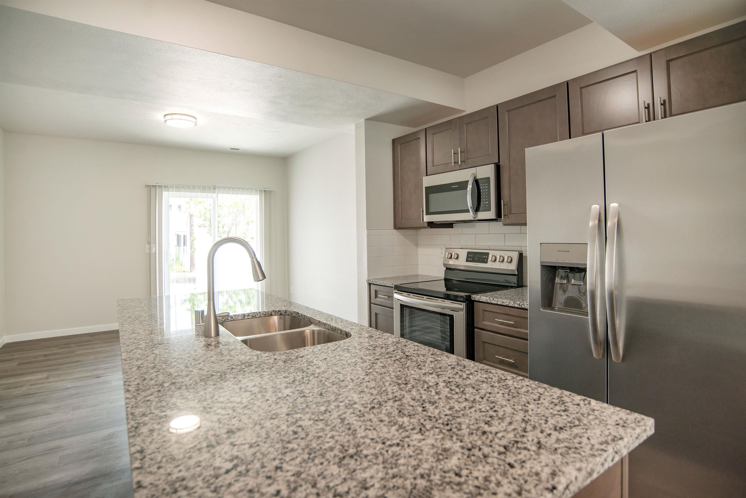 818 West Augusta Avenue Spokane, WA 99205 - Photo 4 of 19