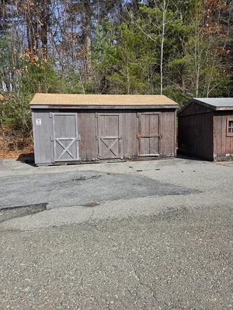 a picture of a bench