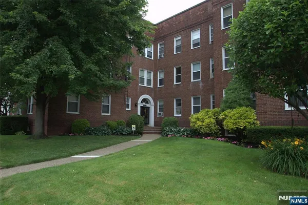 $138,000 | 975-995 Teaneck Road, Unit 1M, Teaneck, NJ 07666