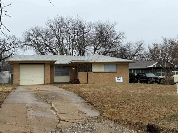 $1,600 | 521 Pershing Drive, Denton, TX 76209
