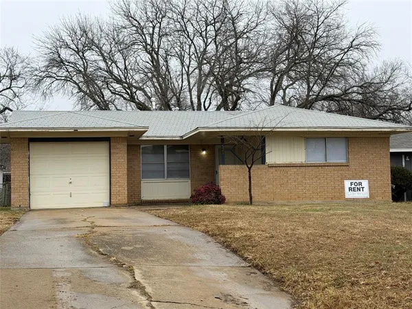 $1,600 | 521 Pershing Drive, Denton, TX 76209