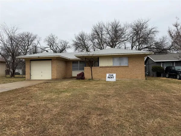 $1,600 | 521 Pershing Drive, Denton, TX 76209