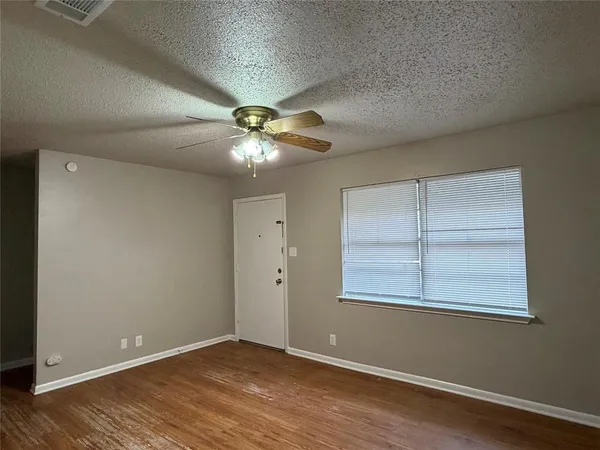 $1,600 | 521 Pershing Drive, Denton, TX 76209