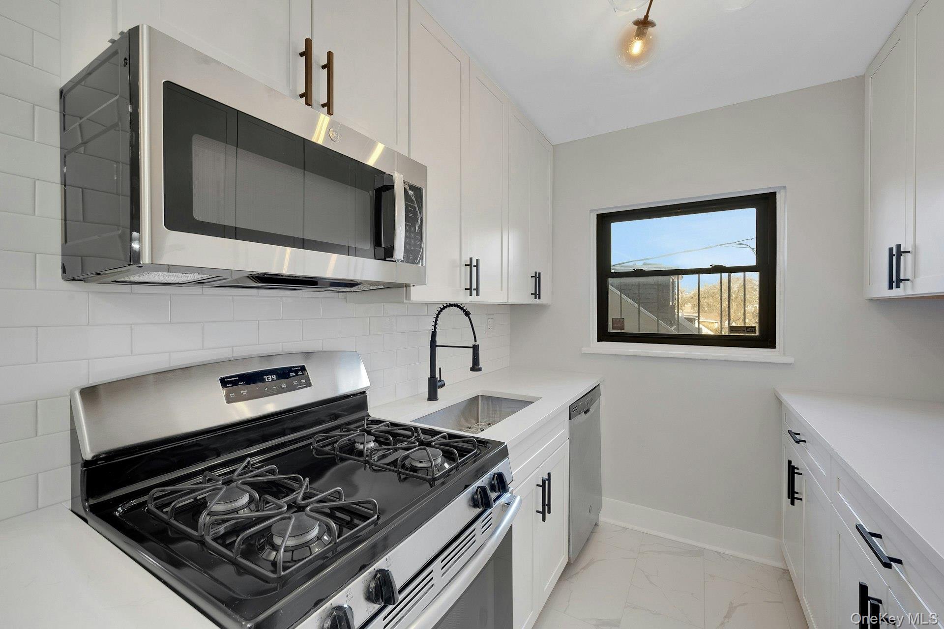 64 Kensington Road, Unit 1B Bronxville, NY 10708 - Photo 6 of 21 View of Kitchen