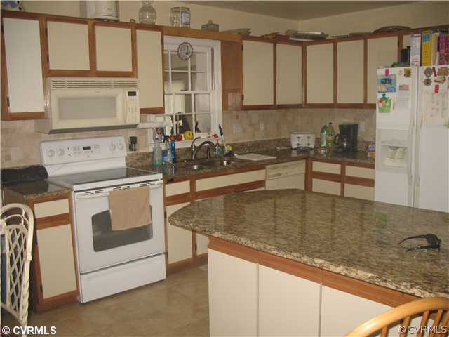 5324 Ridgerun Terrace Chesterfield, VA 23832 - Photo 3 of 12 Kitchen