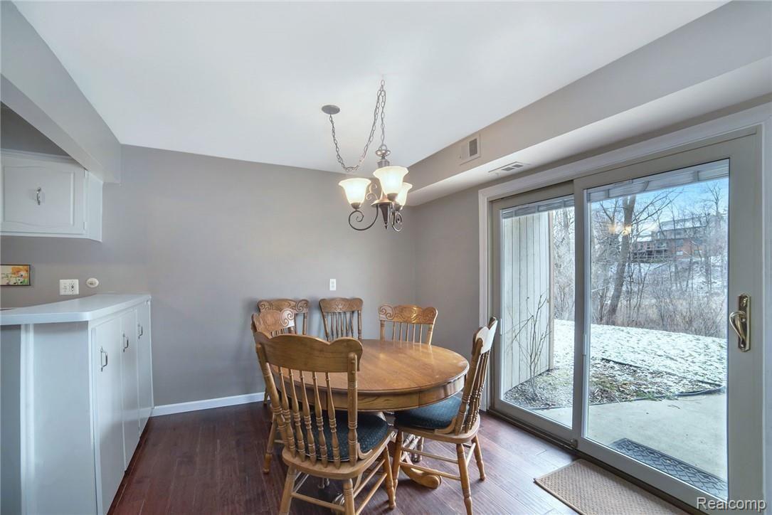 1693 Riverside Drive, Unit 62 Rochester, MI 48309 - Photo 6 of 23 Dining Room