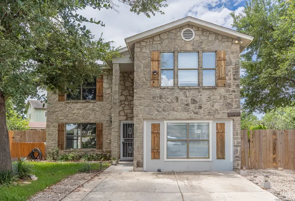 $1,900 | 5702 Sunrise Laurel, San Antonio, TX 78244