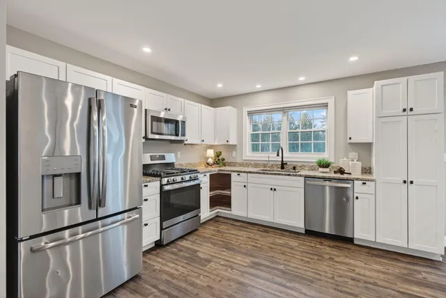 $412,500 | 42 Deerfield Lane, Casco, ME 04015